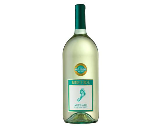 Order BAREFOOT MOSCATO 1.5L food online from Audet's Wine & Spirits, store, Lynn on bringmethat.com