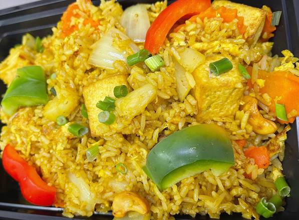 Order R.4 Pineapple Fried Rice food online from E & T Thai Food store, Lone Tree on bringmethat.com