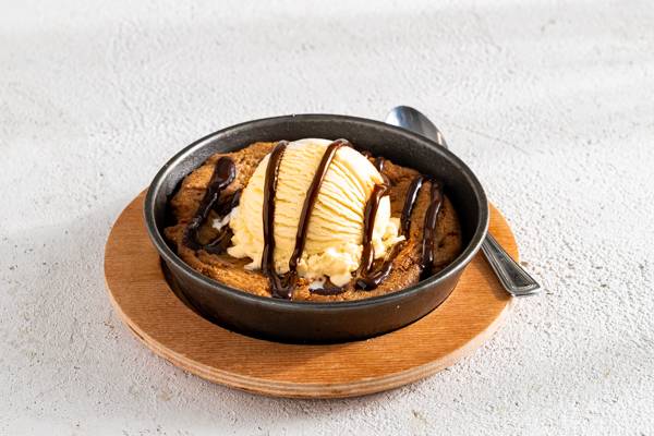 Order Skillet Chocolate Chip Cookie food online from Chili'S Grill &Amp; Bar store, Albuquerque on bringmethat.com