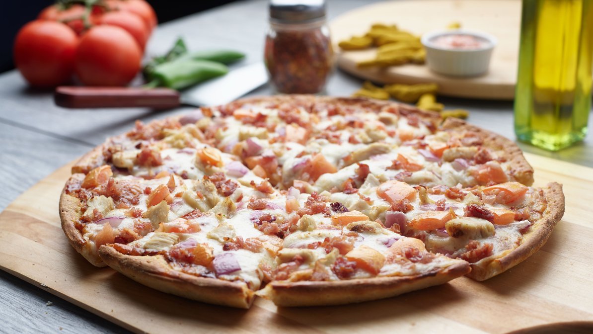 Order Buffalo Chicken Pizza food online from Chicago's Pizza With A Twist store, Arlington on bringmethat.com