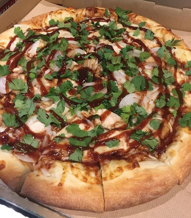 Order BBQ Chicken Pizza food online from Mama Mia Pizzeria store, Fresno on bringmethat.com