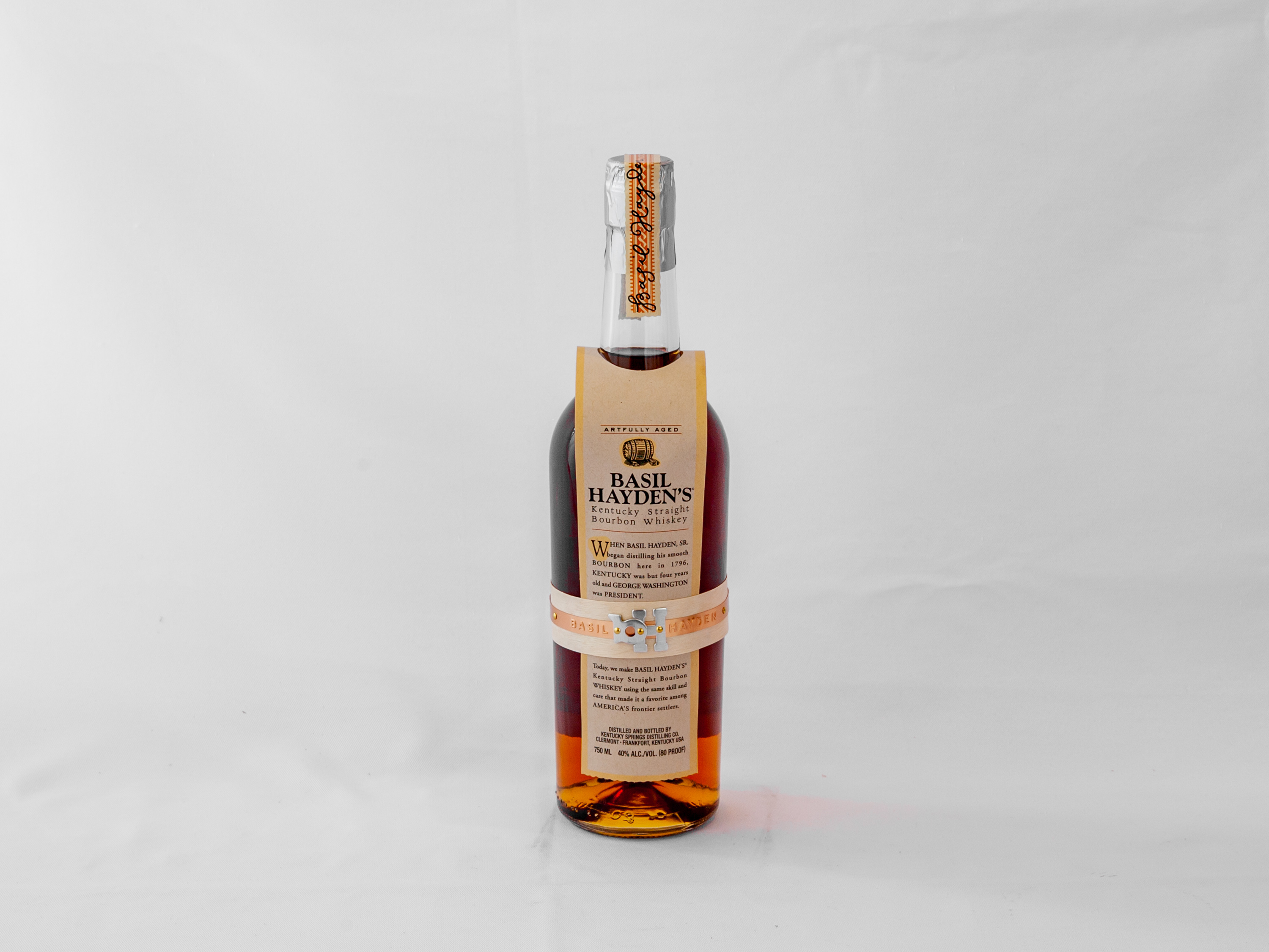 Order Basil Hayden's, 750ml Whiskey food online from Galleria liqueurs (old town) store, Chicago on bringmethat.com
