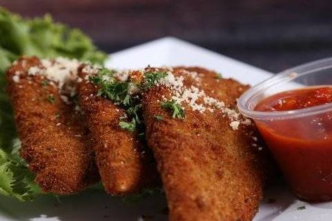 Order Fried Mozzarella food online from Capital City Grill Downtown store, Baton Rouge on bringmethat.com