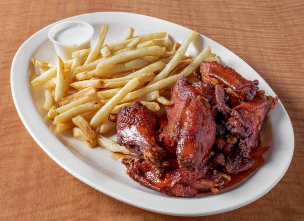 Order CHICKEN WINGS WITH FRIES food online from Mogadishu Express Cafe store, Columbus on bringmethat.com