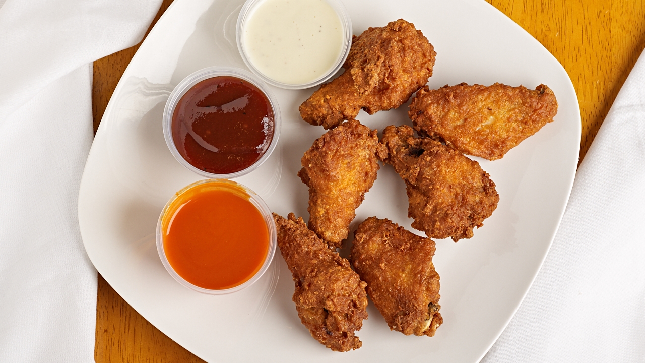 Order CHICKEN WINGS food online from Judy Pizza store, Highland Park on bringmethat.com