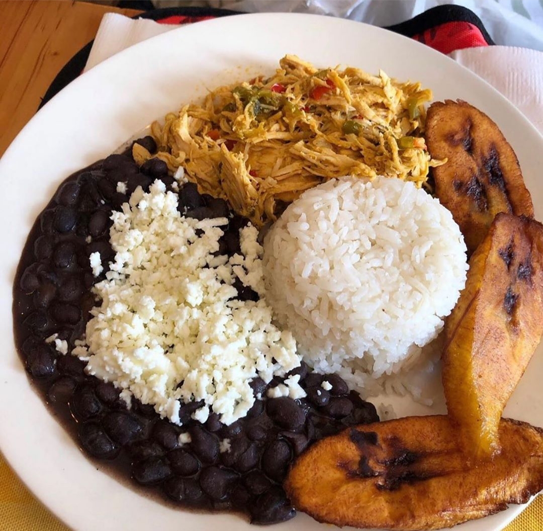 Order Pabellon de Pollo food online from Arepas Grill 21-19 Broadway Ave store, Astoria on bringmethat.com