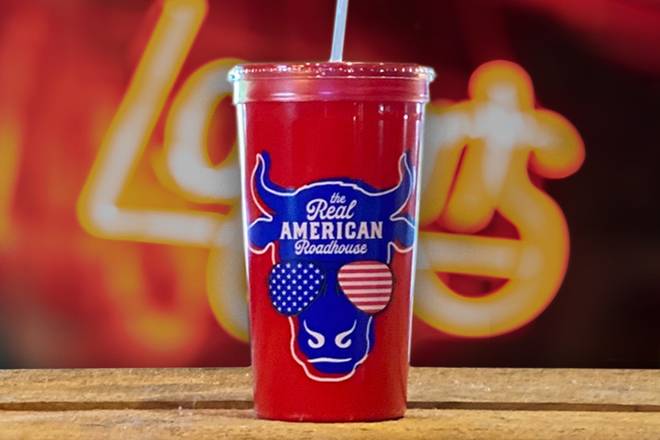 Order Hand-Shaken Peach Tea  food online from Twisted Tenders store, Cookeville on bringmethat.com