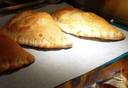 Order Cheese Calzone food online from IL Sapore Italiano Pizzeria store, Little Neck on bringmethat.com
