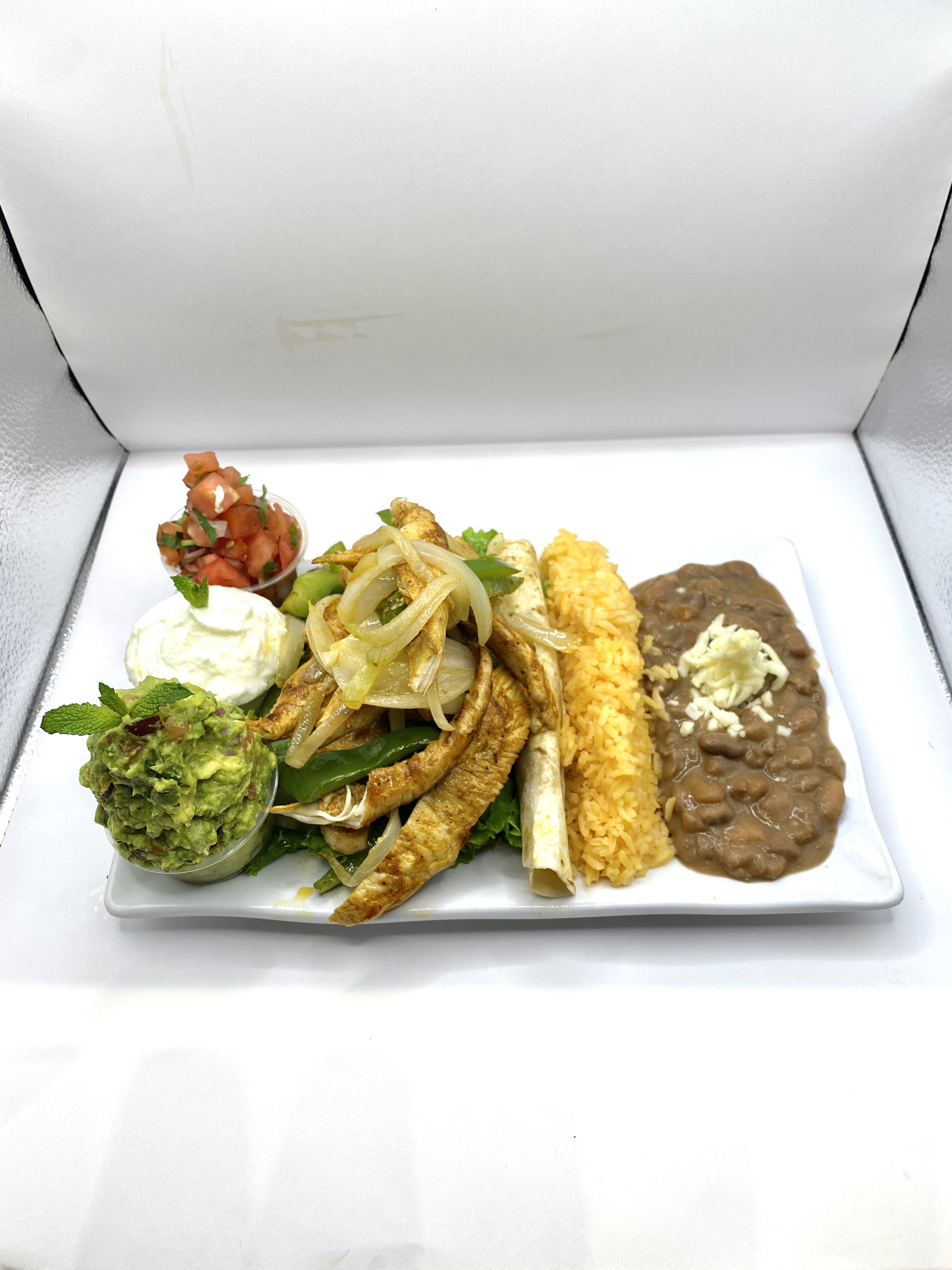 Order Chicken Fajitas PlatoTex Mex food online from Tacos Y Jugos Genesis store, Elmhurst on bringmethat.com