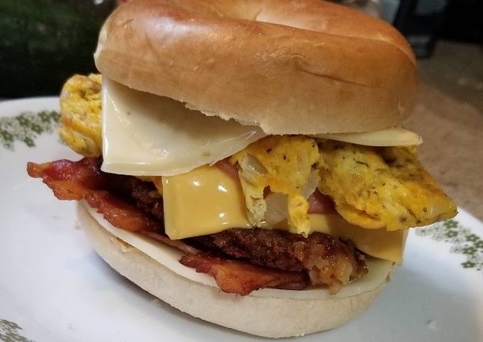 Order Chorizo, Egg and Cheese Sandwich food online from La Reina Del Sabor store, Hackensack on bringmethat.com