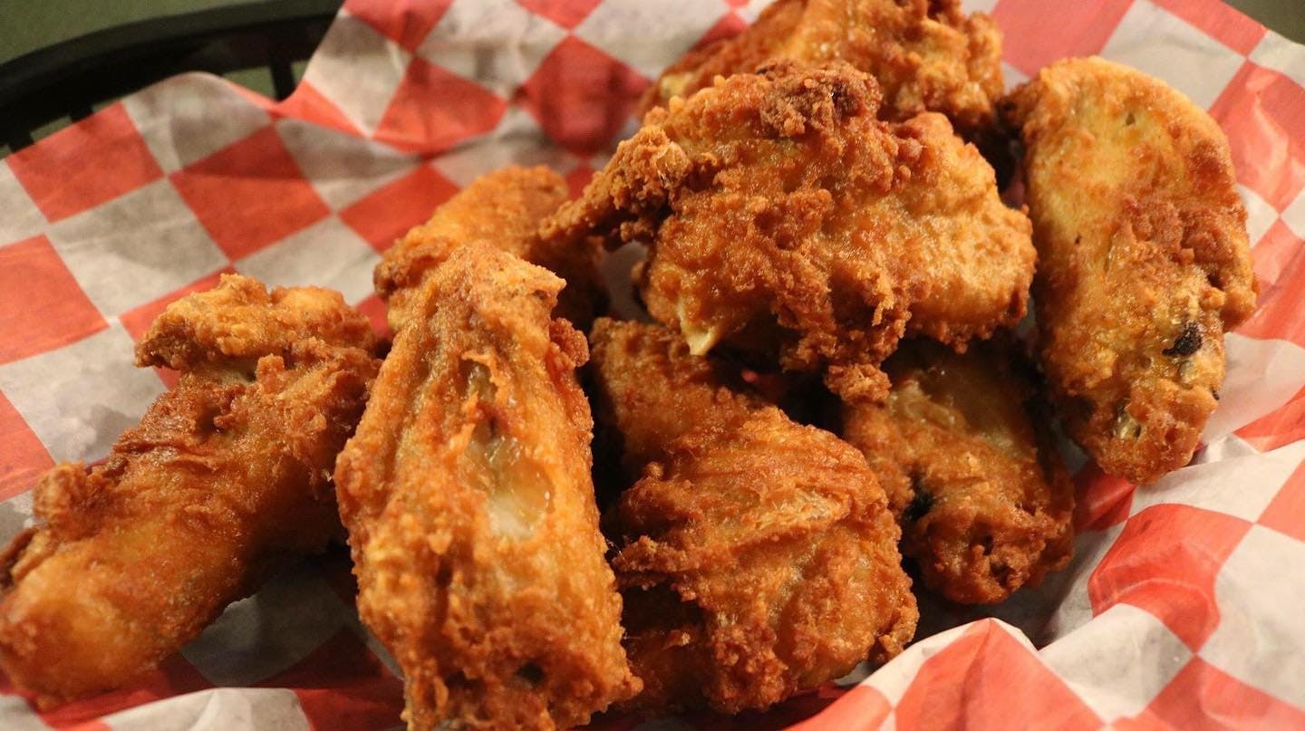 Order Chicken Wings - Appetizer food online from Bristol House Of Pizza store, Bristol on bringmethat.com