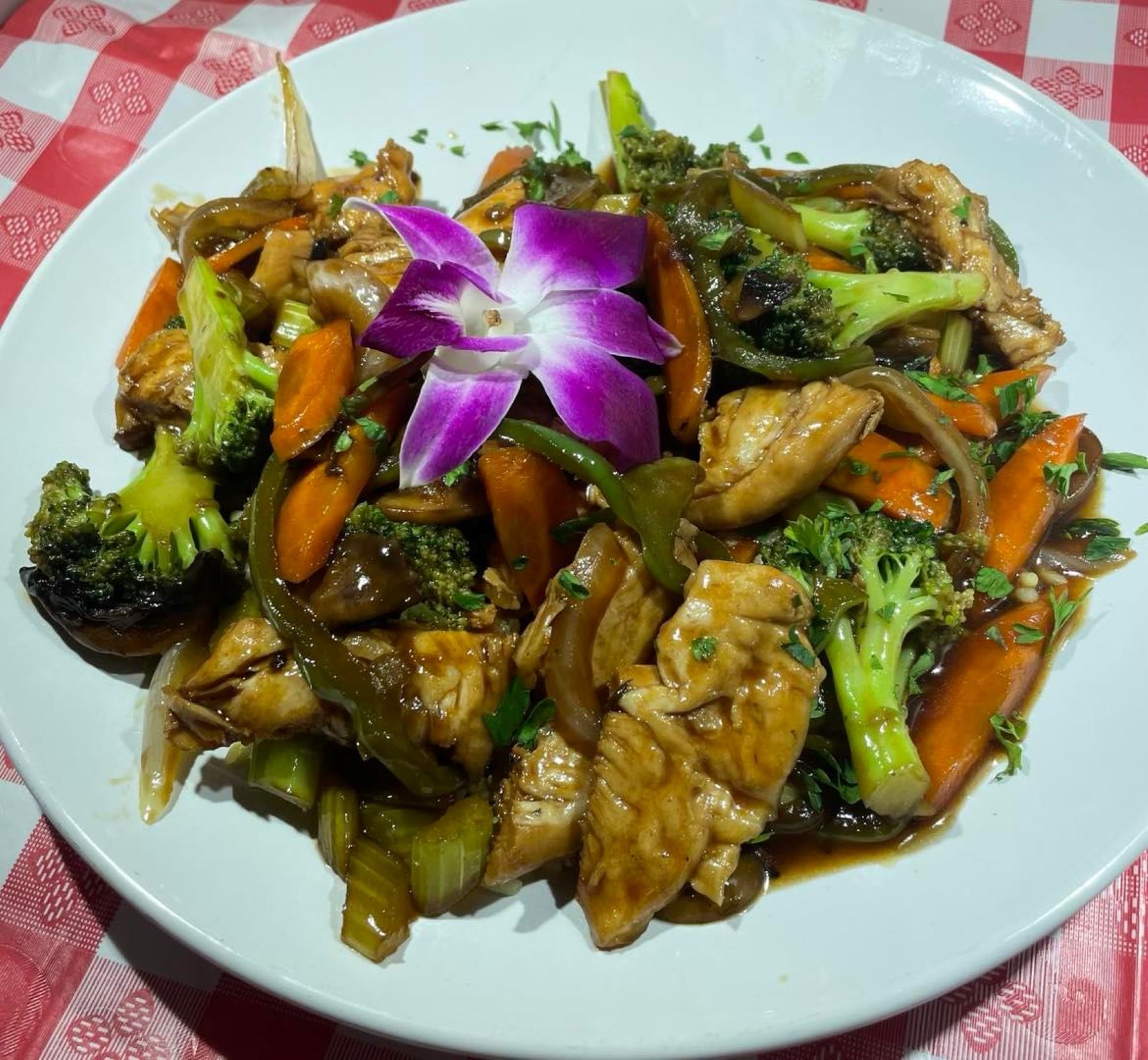 Order Chicken Stir Fry with Soup food online from Good Jakes store, Coopersburg on bringmethat.com