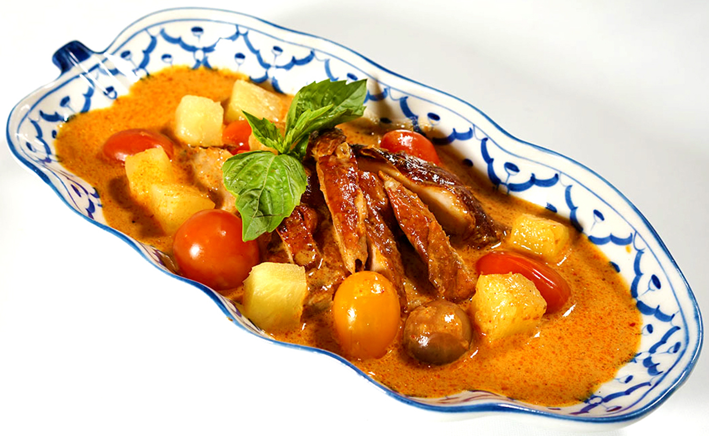Order 51. Roasted Duck Curry food online from Thai Chef 2 store, San Francisco on bringmethat.com