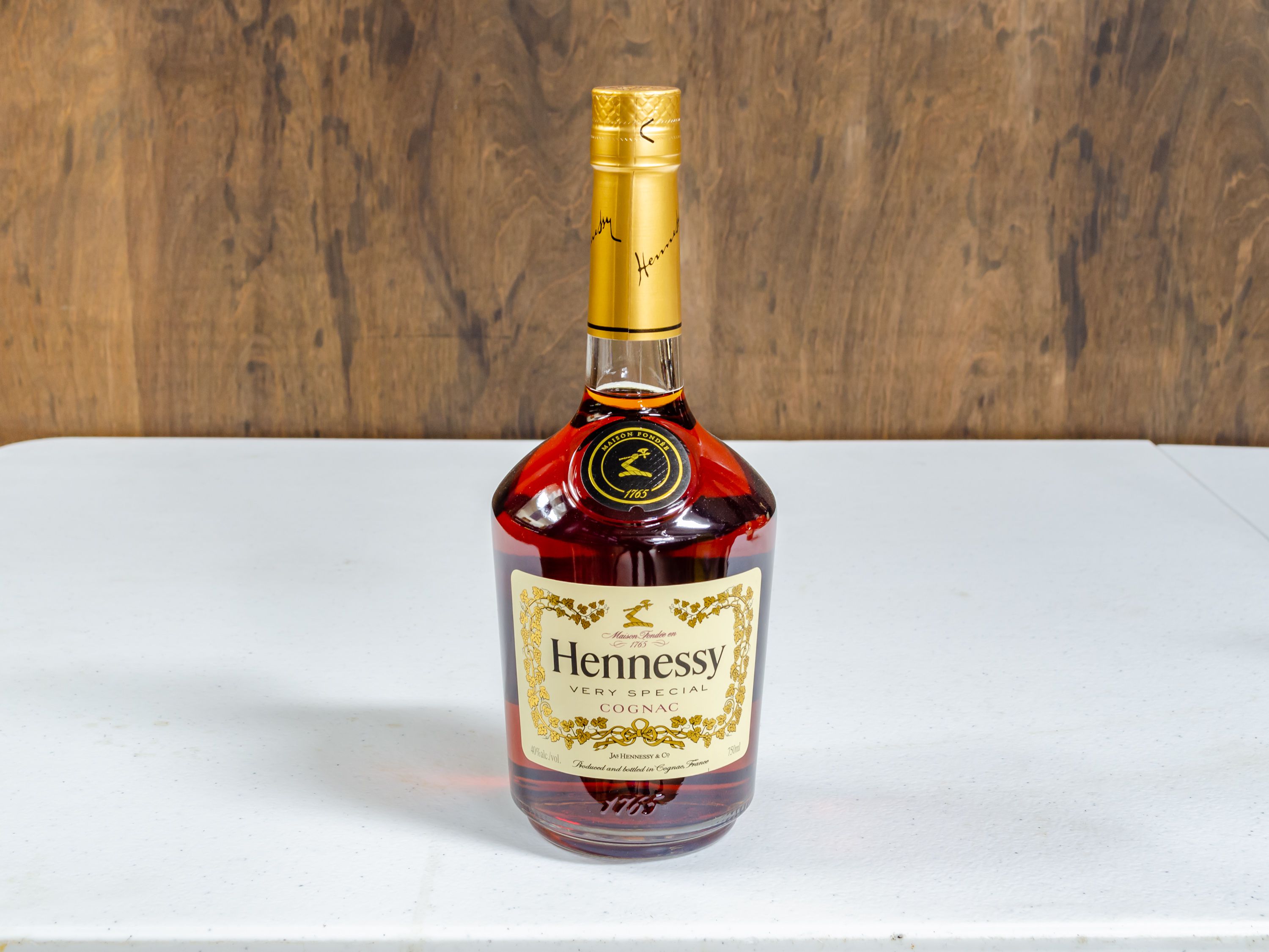 Order Hennessy VS, 750 ml. Cognac food online from Liquorama store, Hyde Park on bringmethat.com