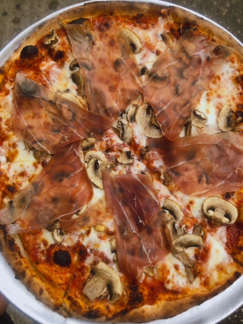Order Prosciutto e Funghi Pizza food online from Tre Sorelle store, New York on bringmethat.com