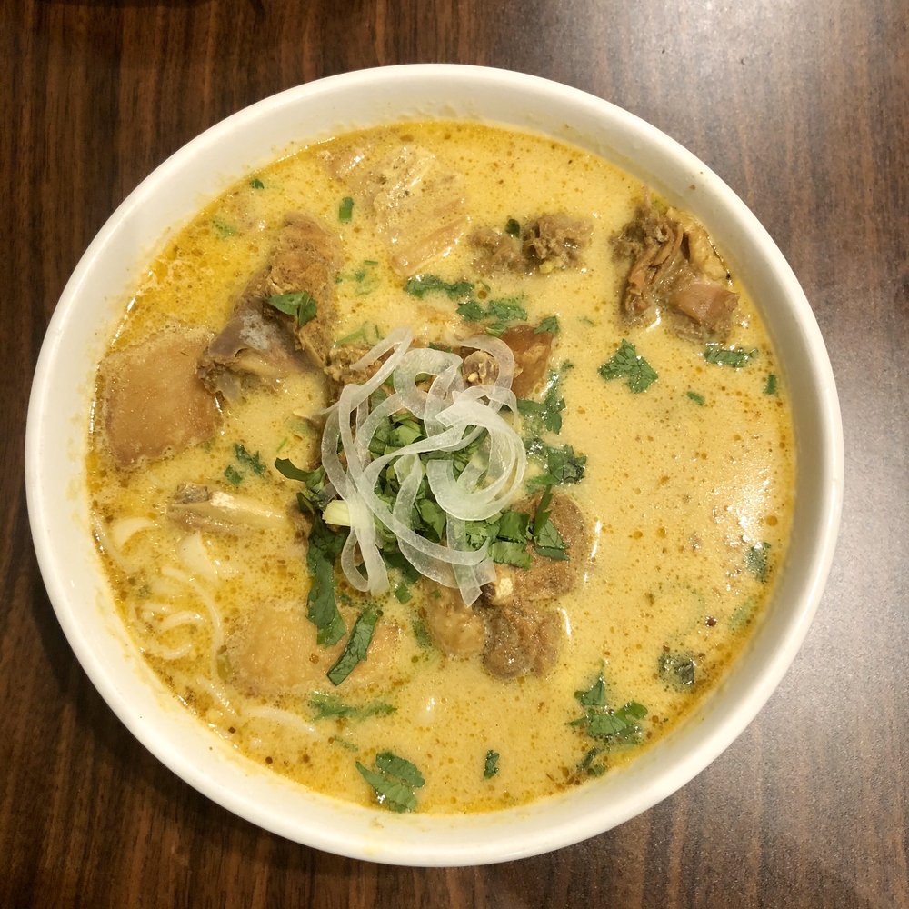 Order 16. Bun Cary Ga food online from Quan Ngon Vietnamese Noodle House store, San Francisco on bringmethat.com