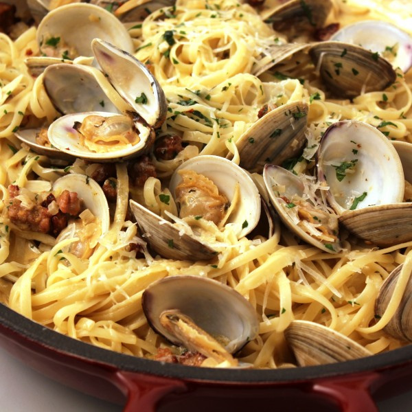 Order Linguini Clams Sauce food online from Giovanni's store, Blauvelt on bringmethat.com