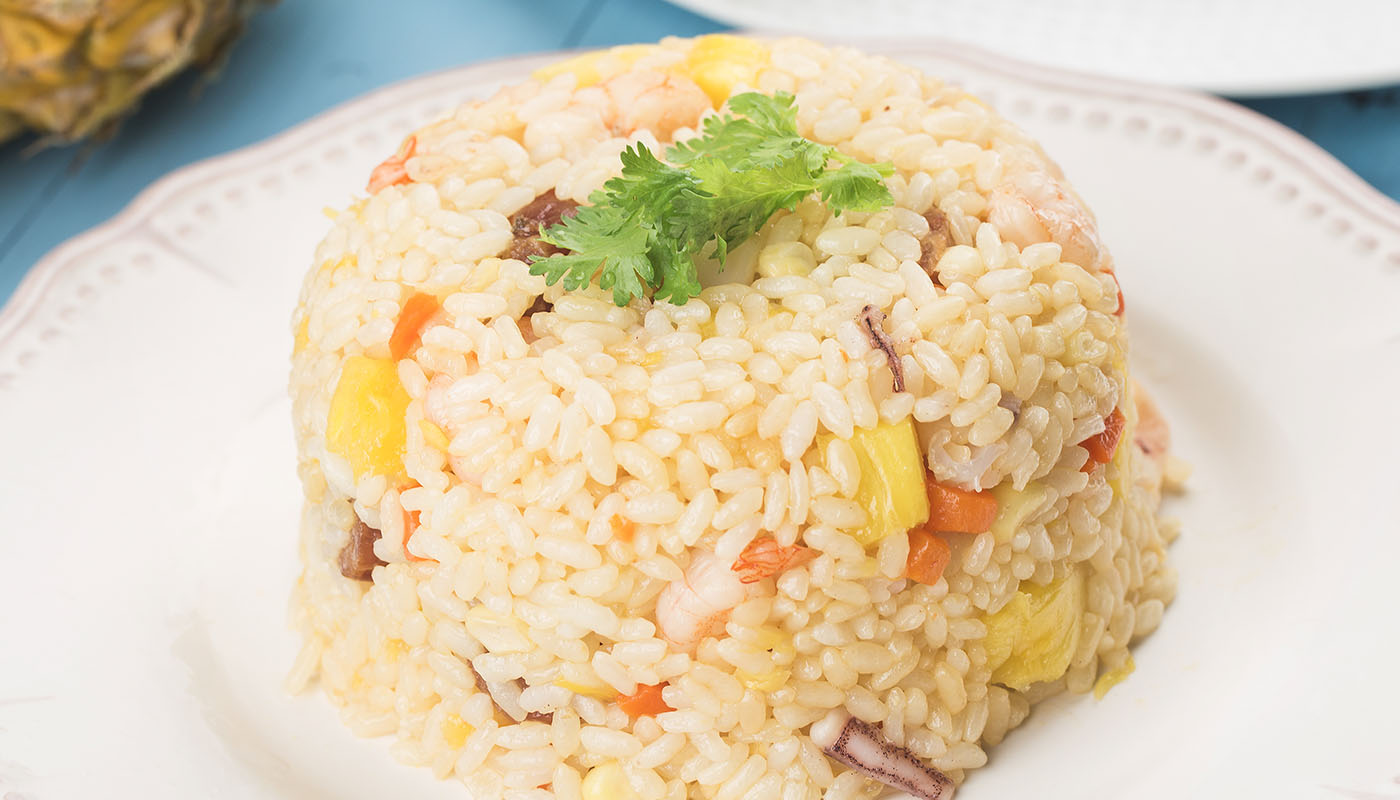 Order Pineapple Fried Rice food online from Khaokang Thai Kitchen store, Mountain View on bringmethat.com