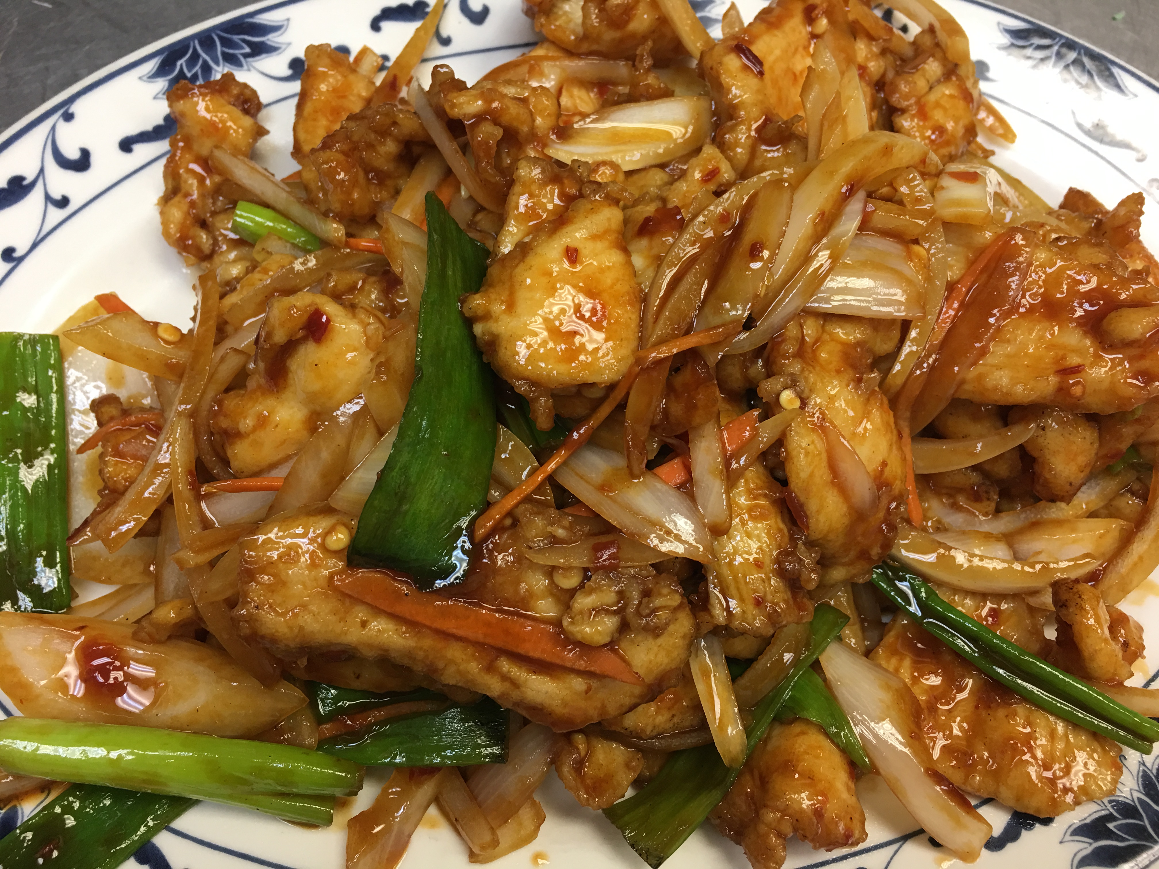 Order C6. Mongolian Chicken food online from QQ Star China Cafe store, Friendswood on bringmethat.com