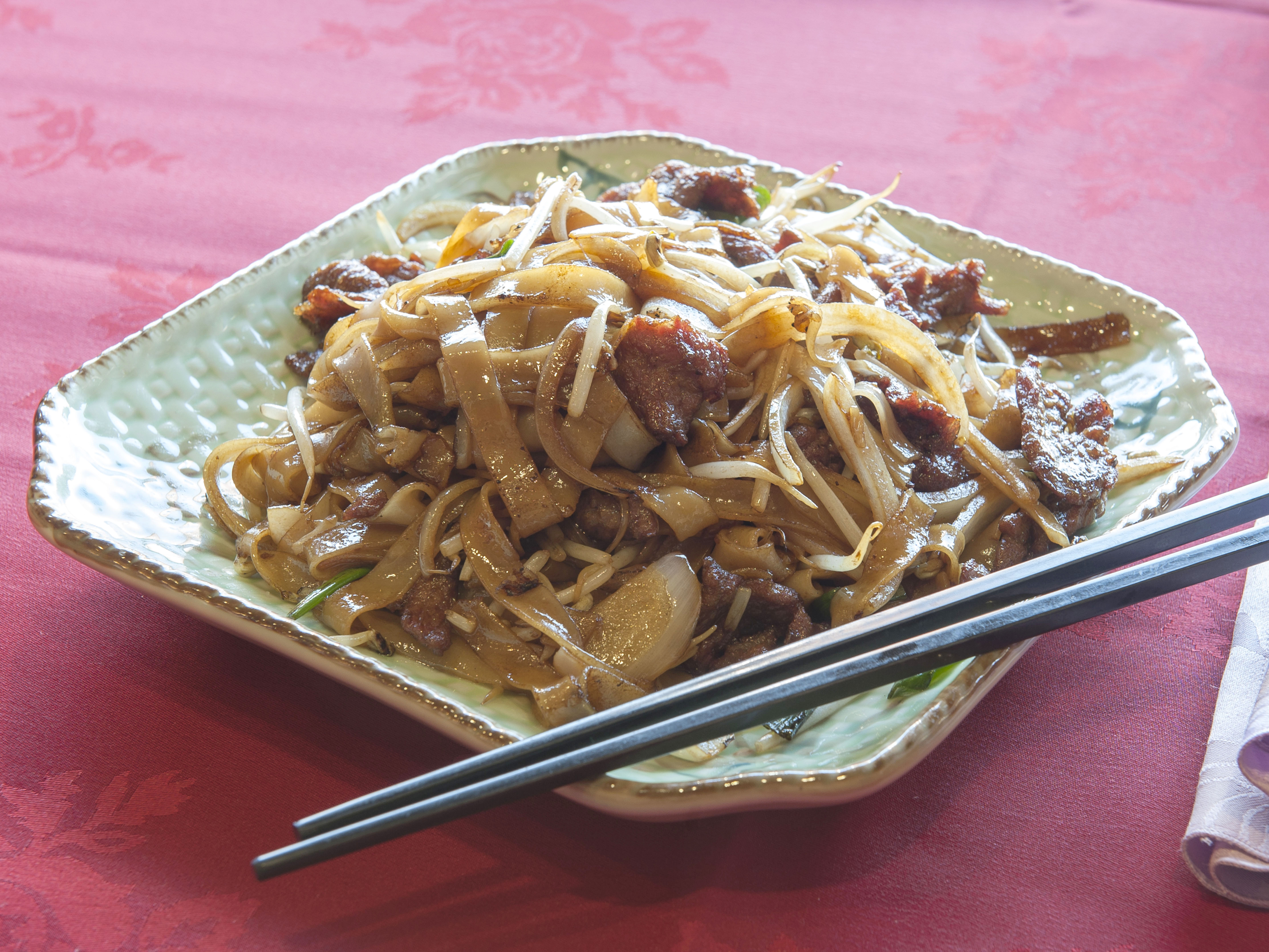 Order 139. Dry Style Beef Chow Fun  乾牛河 food online from Moon house chinese cuisine store, Los Angeles on bringmethat.com
