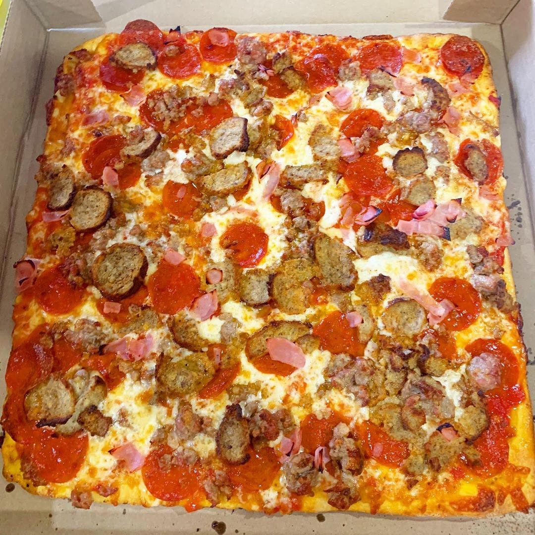 Order Meat Lovers Brooklyn Pizza - Pizza food online from Pasquales Pizzeria store, Wall Township on bringmethat.com