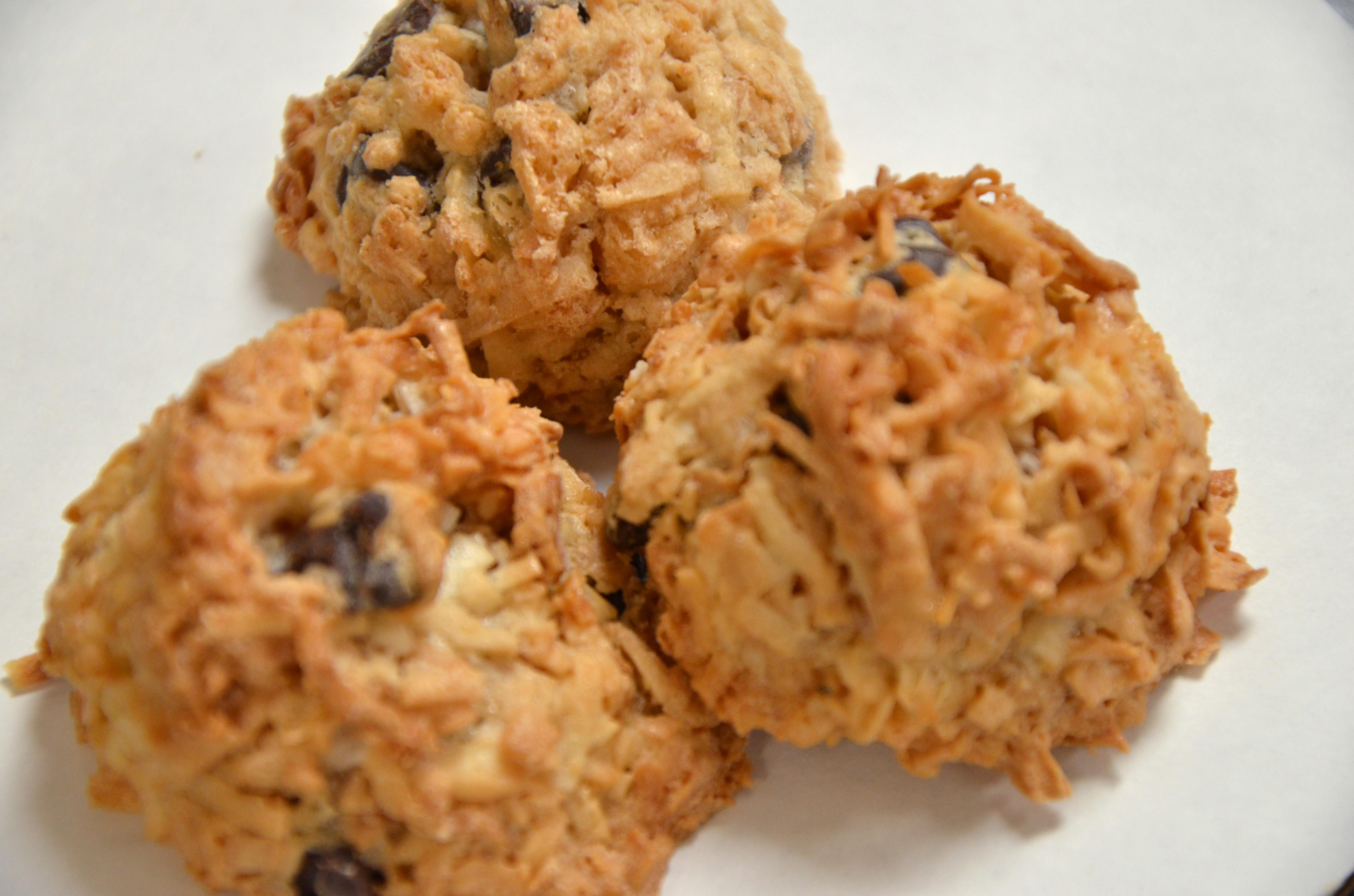 Order Coconut Chocolate Chunk Macaroons - 3 pack food online from Ravenhook Bakehouse store, Washington on bringmethat.com
