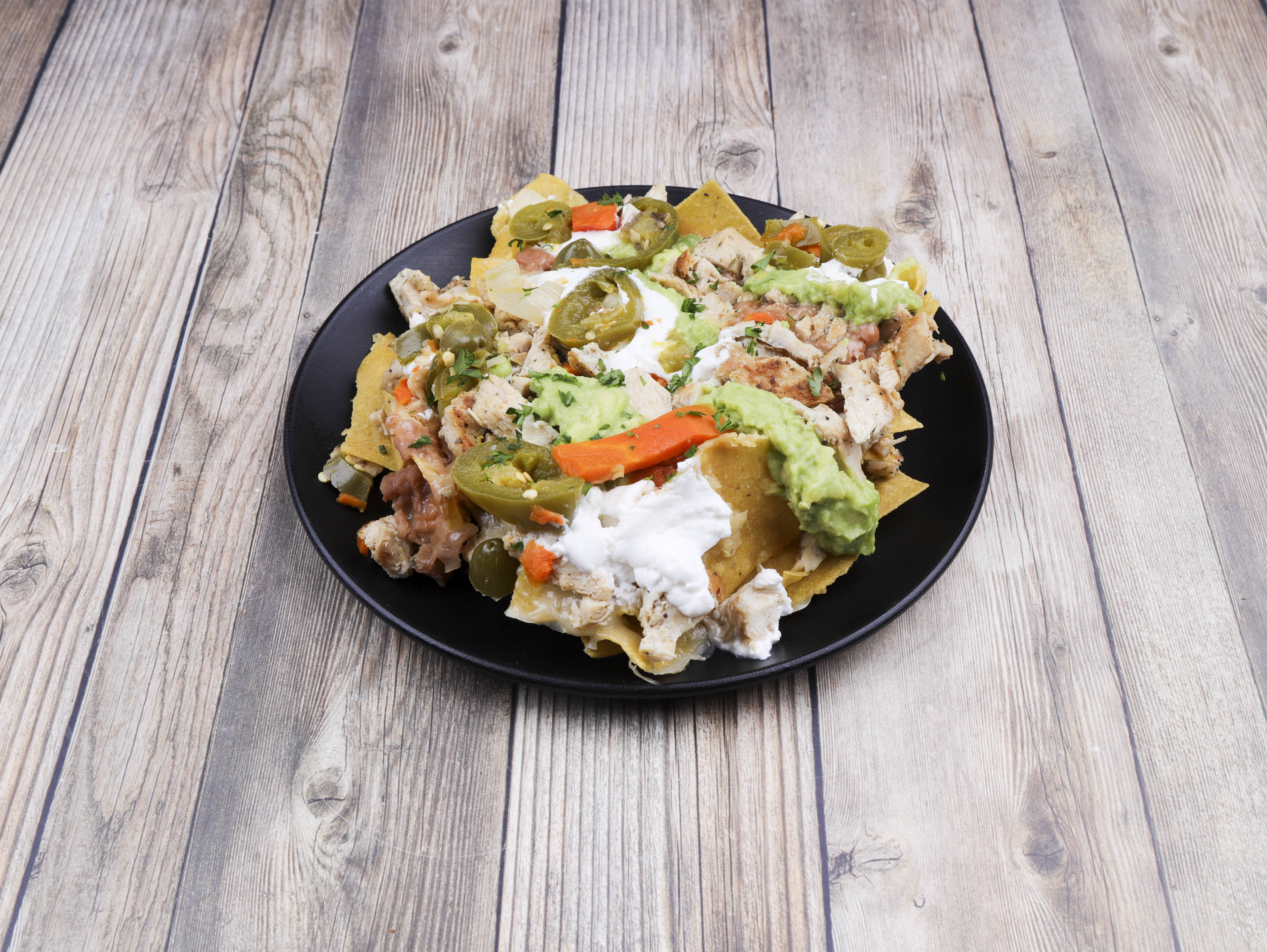 Order Nachos with Meat food online from Tixteco Mexican Restaurant store, Omaha on bringmethat.com