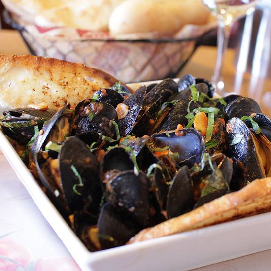 Order Zuppa Di Cozze food online from Mama Theresa Pizzeria Restaurant store, Westbury on bringmethat.com