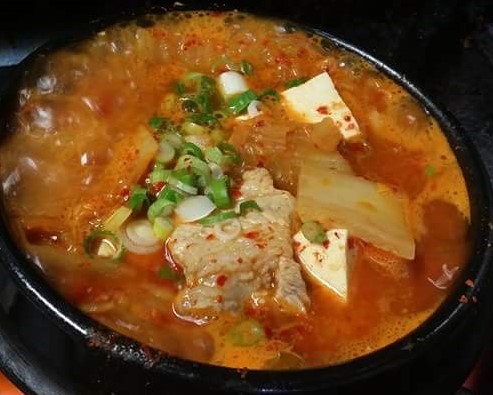 Order S3. Kim Chee Ji-Gae Soup food online from Korean BBQ Grill store, New Rochelle on bringmethat.com
