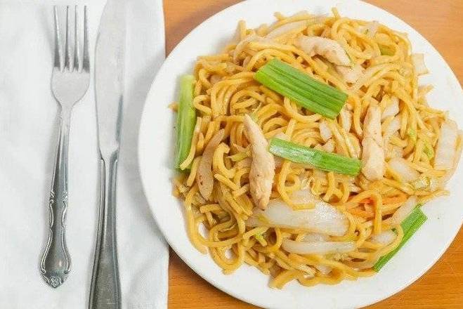 Order Chicken Lo Mein food online from Grace Chinese Food II store, New York on bringmethat.com