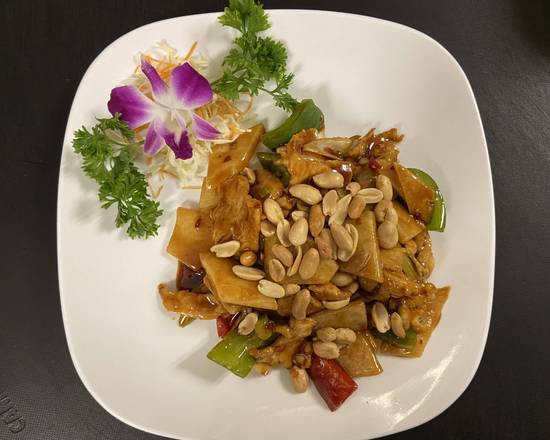Order Kung Pao Chicken food online from Le Dish Asian Fusion store, Hamilton on bringmethat.com