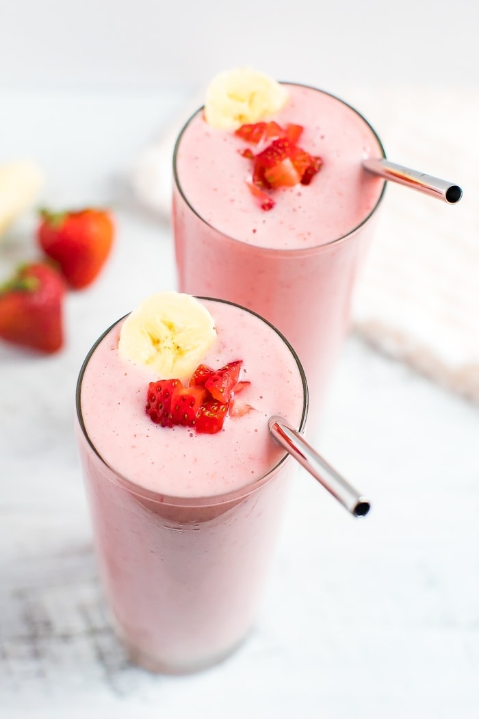 Order Strawberry Banana Smoothie food online from Tastefully Yours Cafe store, Coraopolis on bringmethat.com
