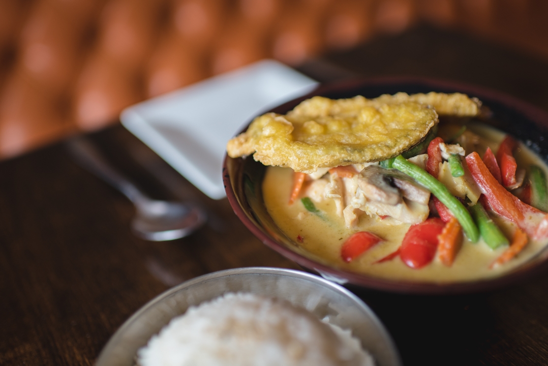 Order Green Curry food online from Tanuki sushi store, Chicago on bringmethat.com