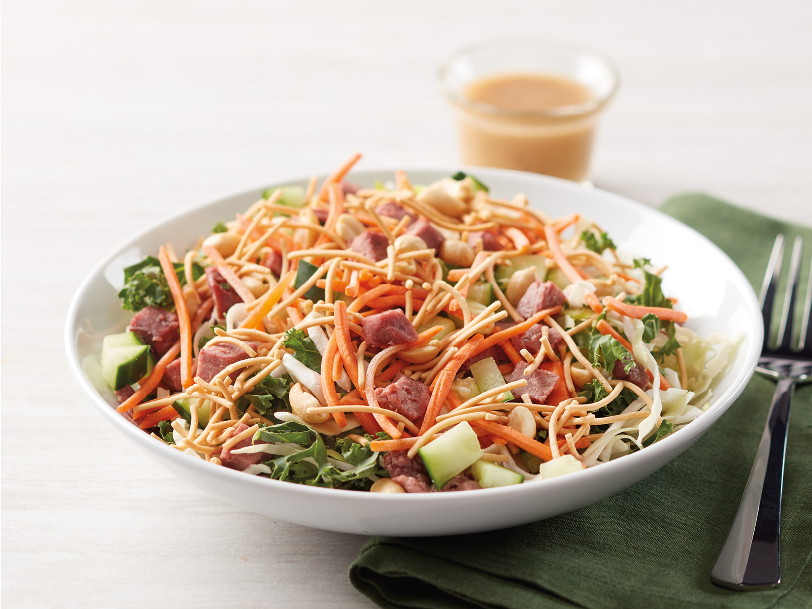 Order Dilusso Asian Noodle Salad food online from Hy-Vee Mealtime store, Moline on bringmethat.com