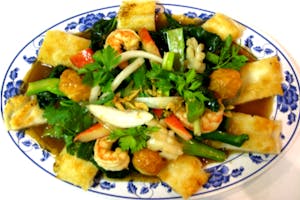 Order 126. Banh Pho Ap Chao Do Bien Cai Lan food online from Van Loi Ii store, Greensboro on bringmethat.com