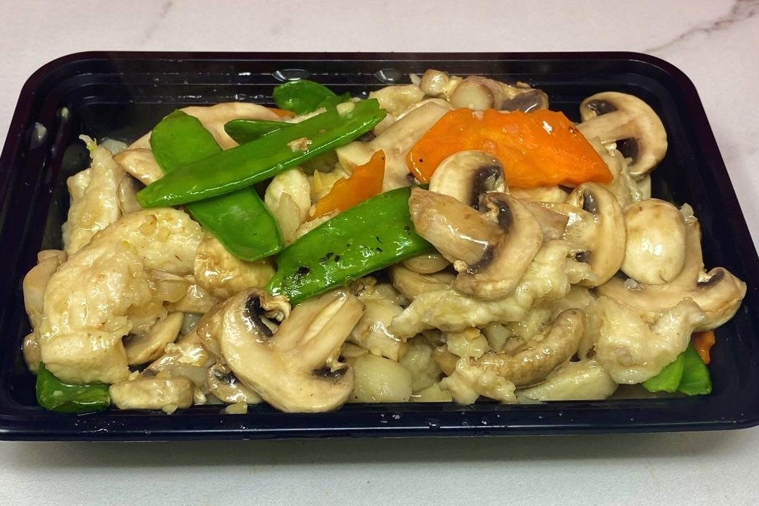 Order Moo Goo Gai Pan food online from Little Chef Chinese store, San Diego on bringmethat.com