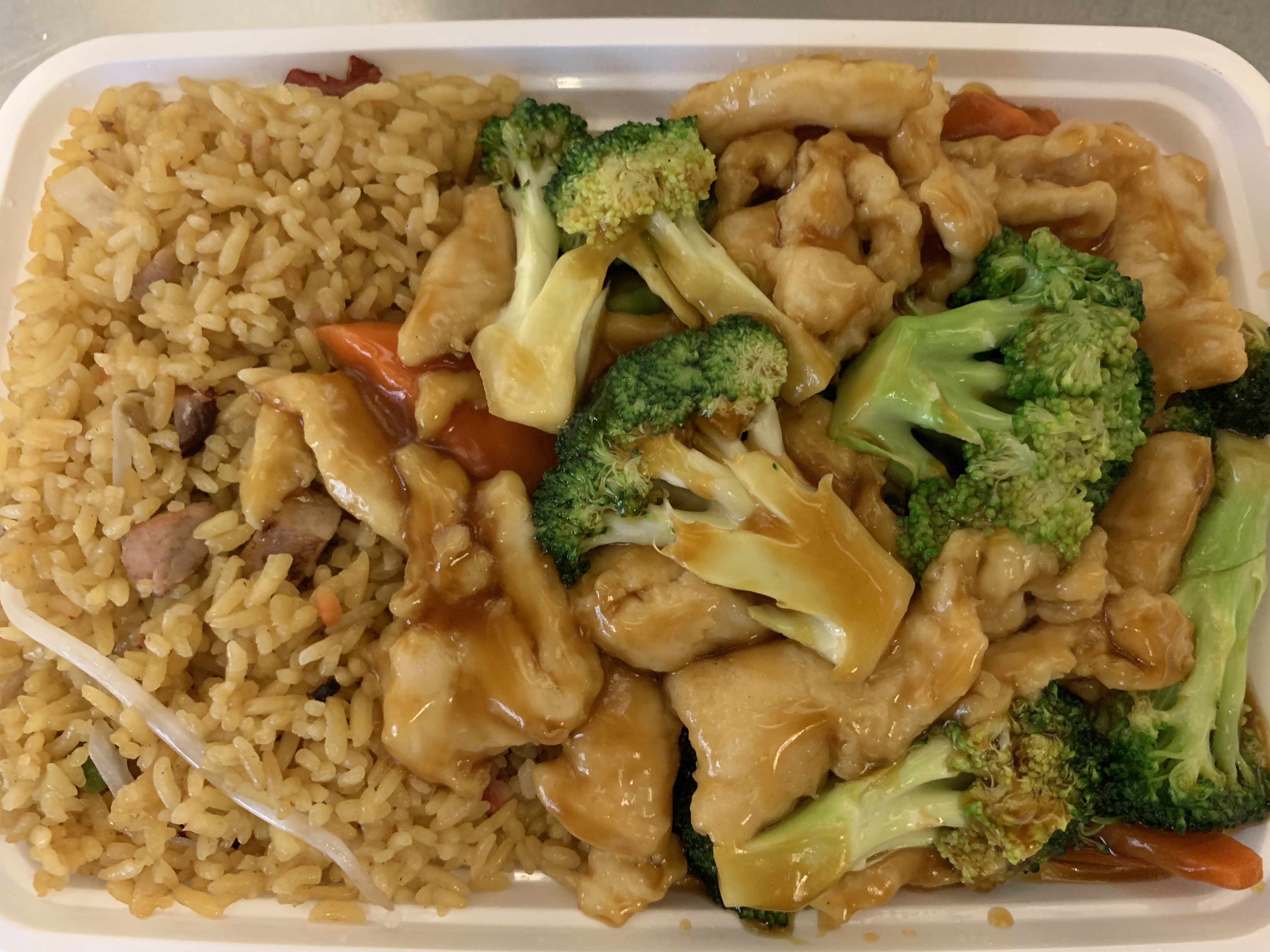 Order C10-芥兰鸡康宝 / Chicken with Broccoli Combo Platter food online from China King store, Lansdale on bringmethat.com