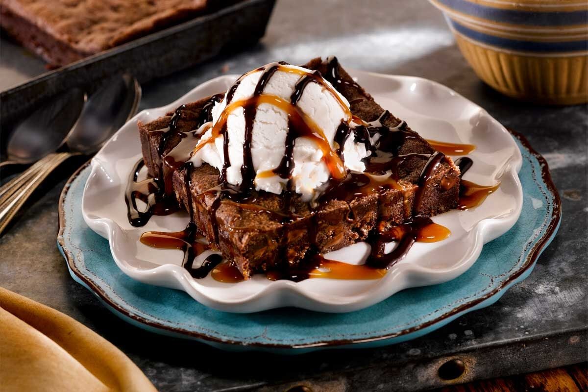 Order Brownie Lover's Sundae for Two food online from Ocharleys store, Canal Winchester on bringmethat.com