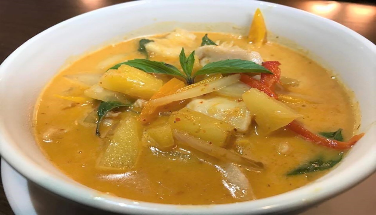 Order SC6. Pineapple Curry food online from Thai Food Owensboro store, Owensboro on bringmethat.com