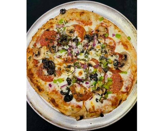 Order 10" The Quarter Deluxe Pizza food online from The Quarter Bar & Grill store, Addison on bringmethat.com