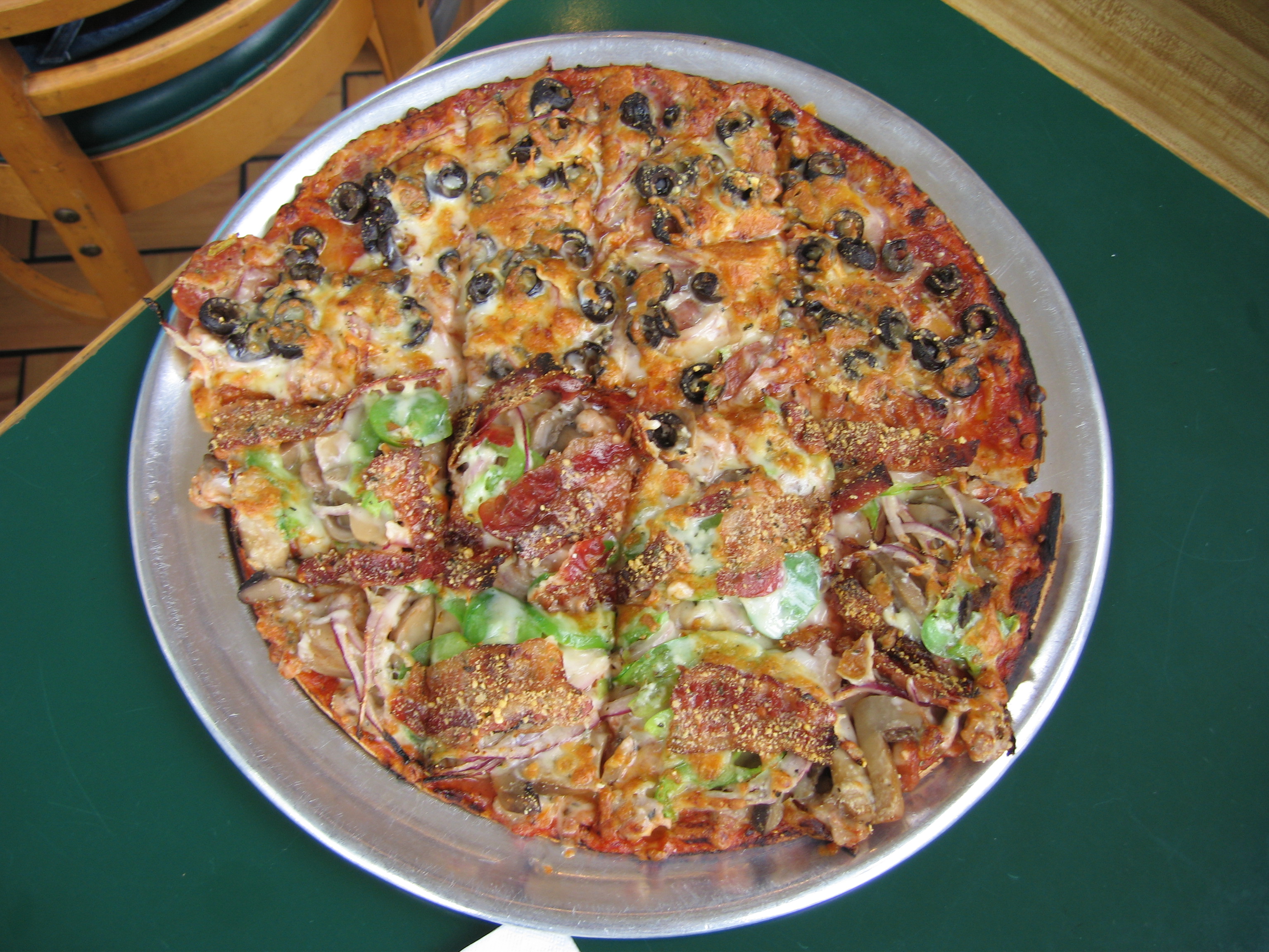 Order Deluxe Style Pizza food online from Milano Pizza Callery store, Evans City on bringmethat.com