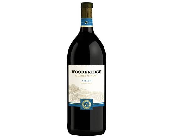 Order Woodbridge Merlot, 1.5L red wine (13.5% ABV) food online from House Of Wine store, New Rochelle on bringmethat.com