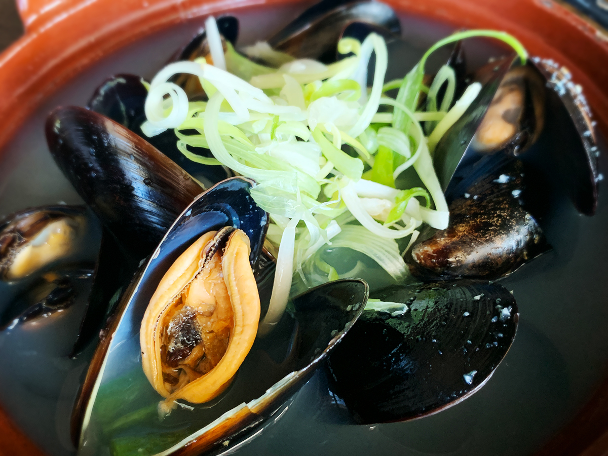 Order Mussel Soup food online from Knucks Asian Pub store, Rowland Heights on bringmethat.com