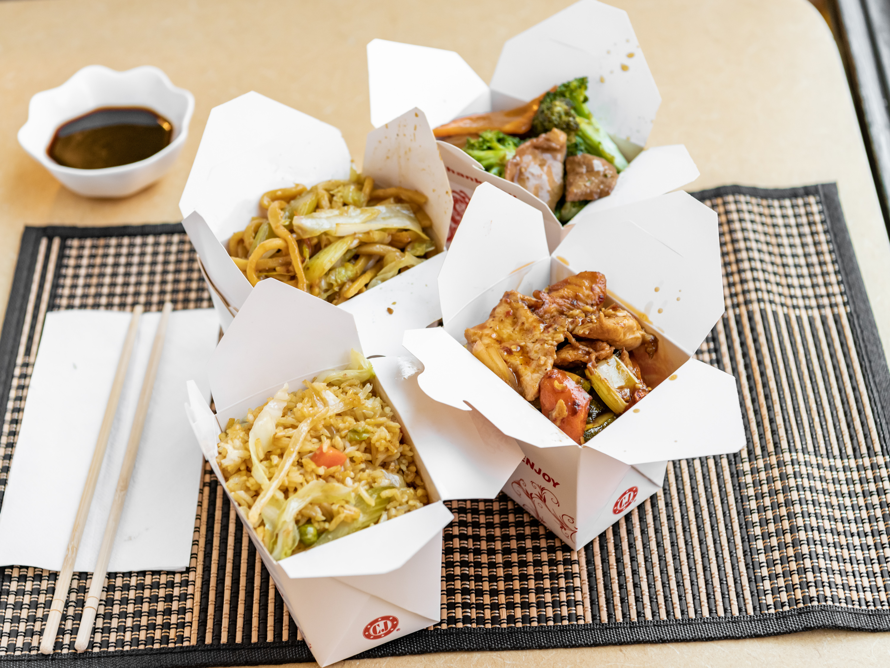 Order Small Size Family Dinner food online from Chinese Express store, Berkeley on bringmethat.com