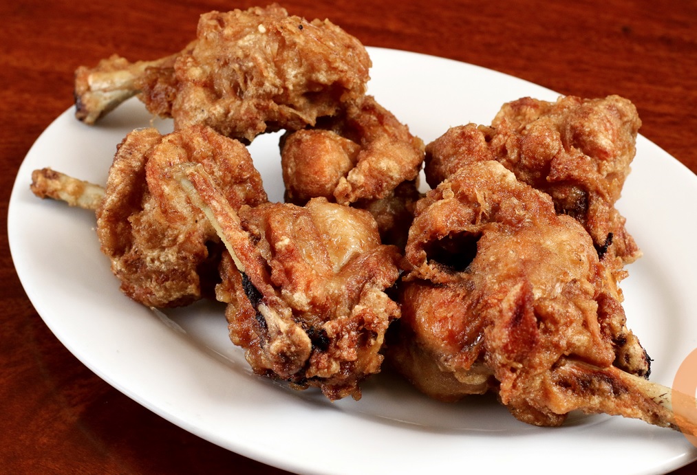 Order A13. Fried Chicken Wings with Dipping Sauce food online from Amazing Wok store, San Carlos on bringmethat.com