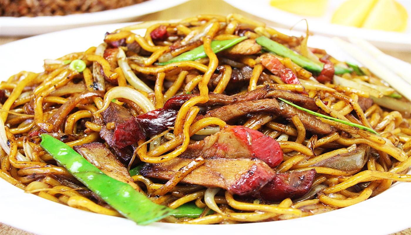 Order C12. Roast Pork Lo Mein Combo Platter 叉烧捞面 food online from China King store, Pikesville on bringmethat.com