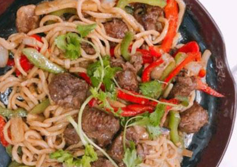 Order 70. Garlic Noodle with Shaking Beef Cubes food online from Ngon Noodle House store, Antioch on bringmethat.com