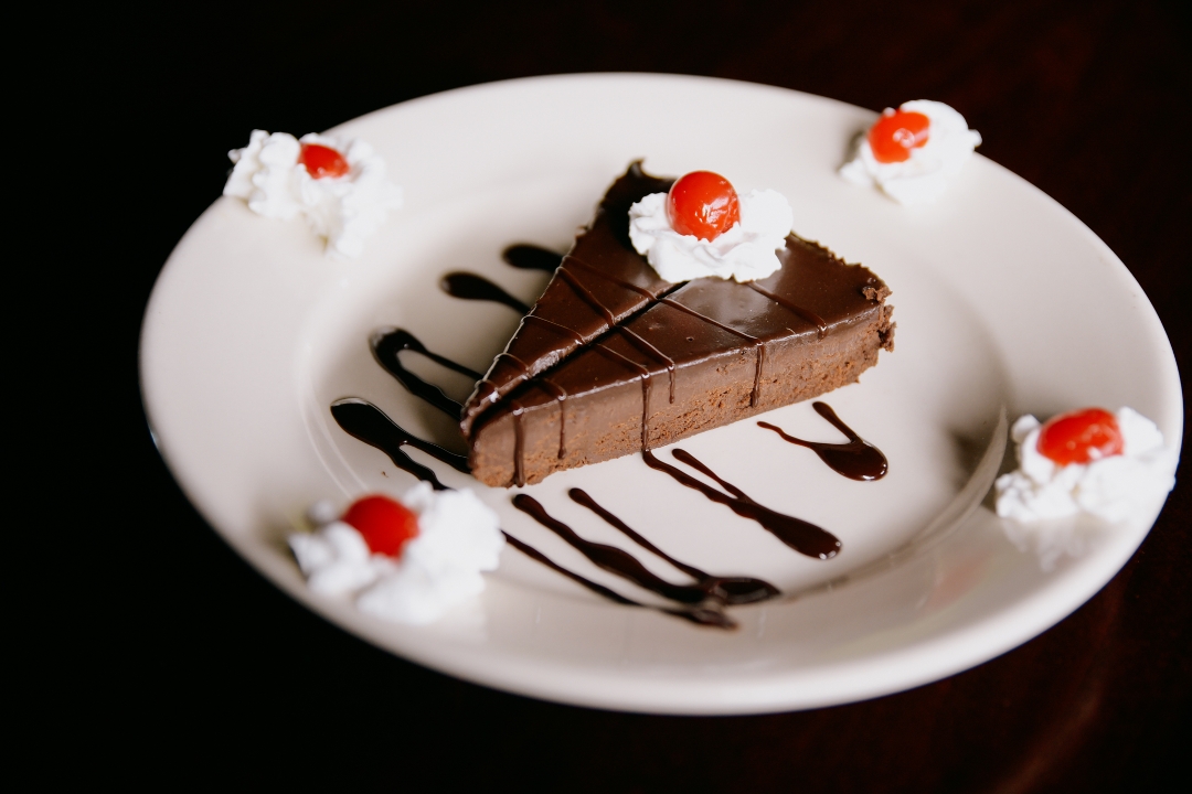 Order Flourless Chocolate Cake food online from Valley Lodge Tavern store, Wilmette on bringmethat.com