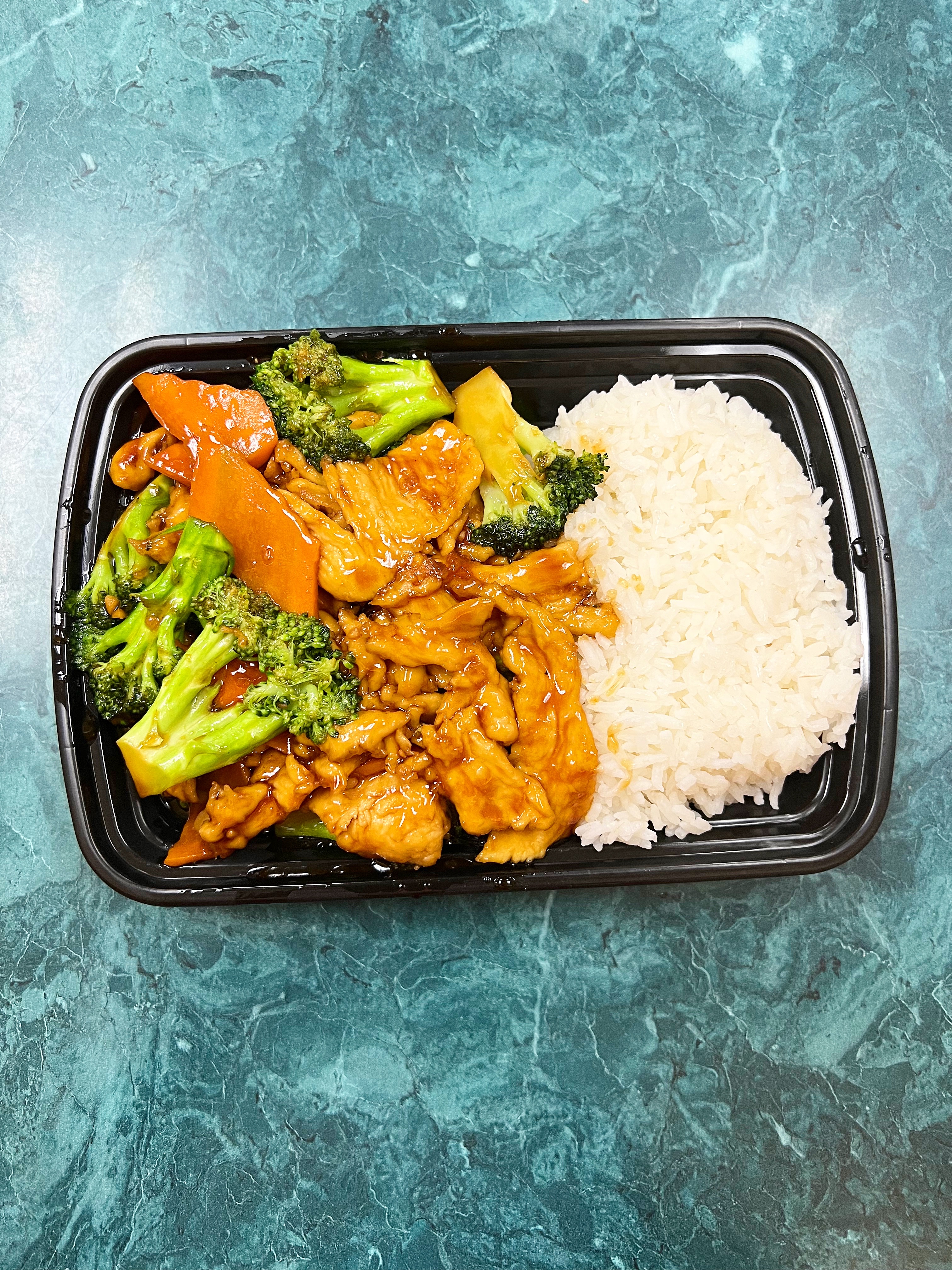 Order C5. Chicken with Broccoli Combo Plate food online from Golden China Express store, Worthington on bringmethat.com