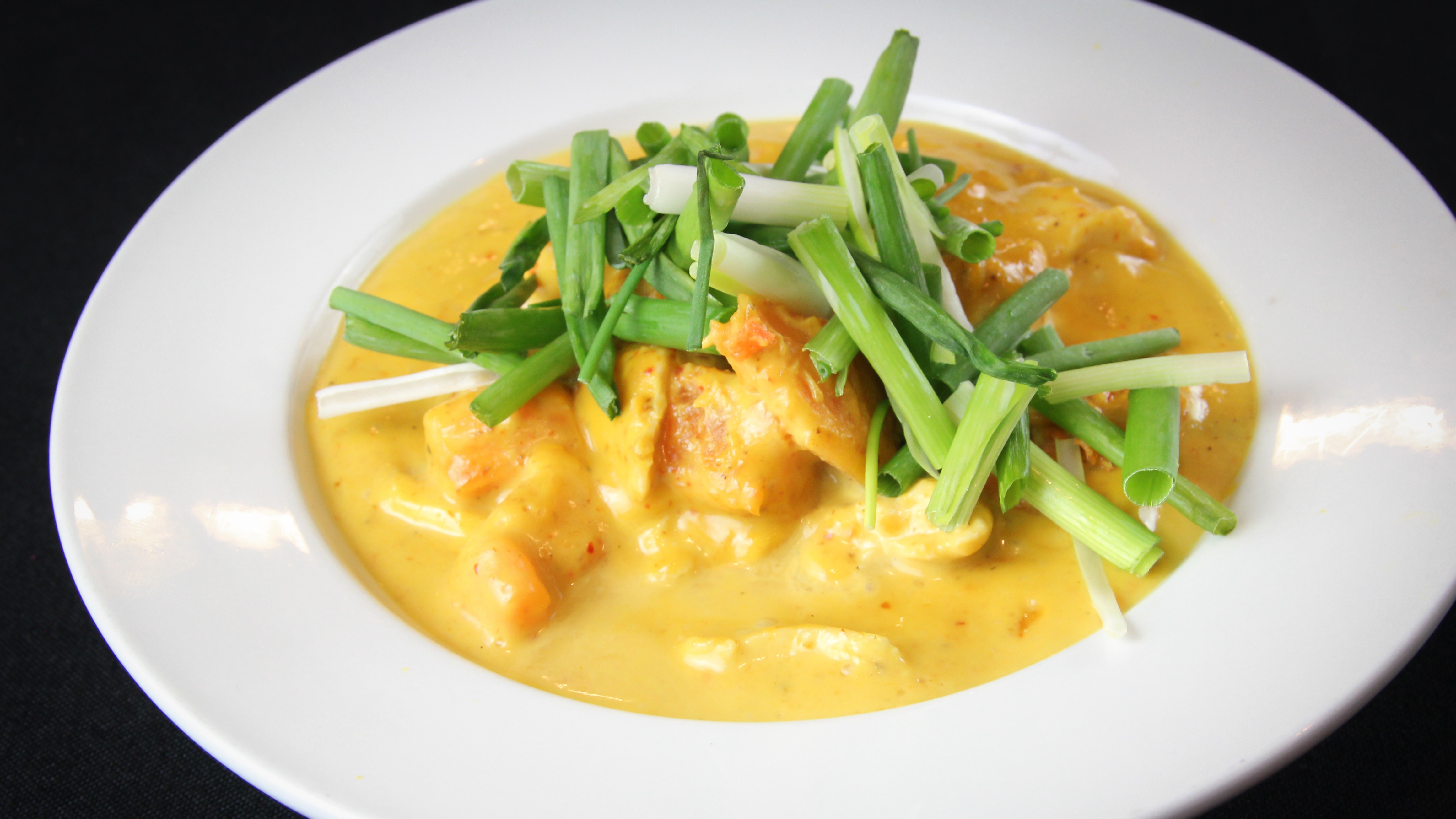 Order Yellow Curry food online from Basil Thai Cafe store, Columbus on bringmethat.com